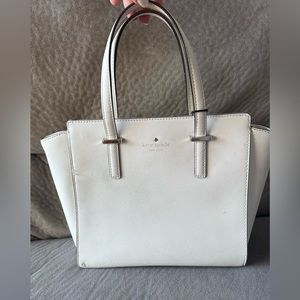 White Kate Spade tote bag with cross body strap- used
